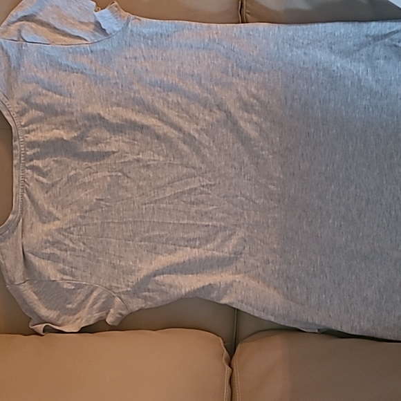 V-neck maternity T-shirt - Picture 5 of 5